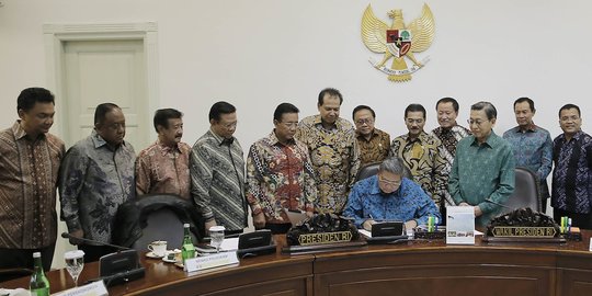 Kritik publik dinilai jadi alasan kegentingan SBY teken perppu