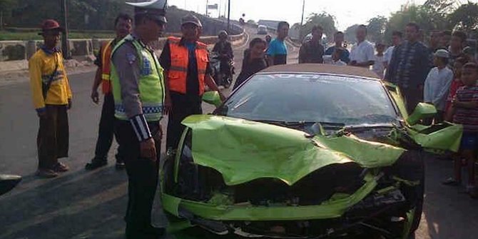  Lamborghini  Hotman Paris kecelakaan  satu orang tewas 