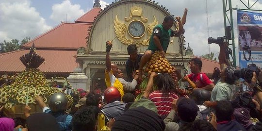 Idul Adha, Keraton Yogya lepas 7 gunungan untuk dirayah