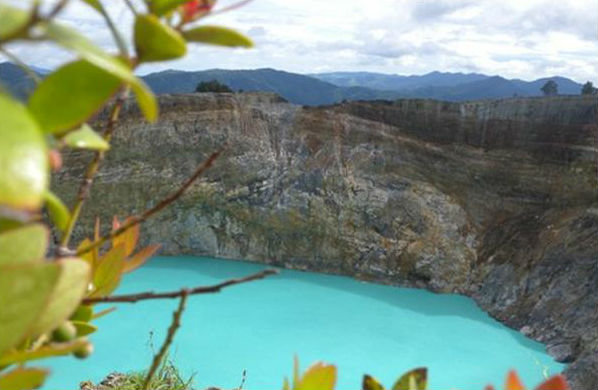 jelajah danau tiga warna di indonesia