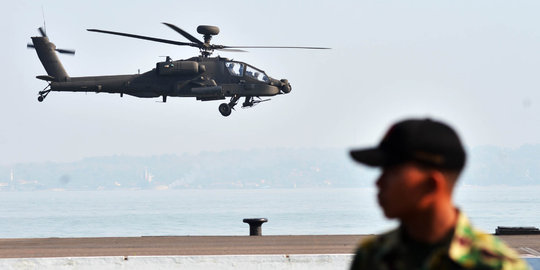 Gubernur 'diplonco' naik heli & menembak, baru dapat baret hitam