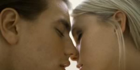 7 hal sepele yang bisa runtuhkan nikmatnya ciuman