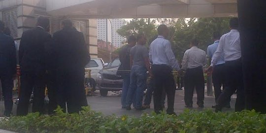 Ada orang jatuh di Menara BCA, pegawai berhamburan keluar