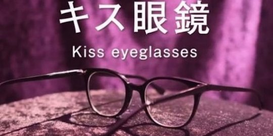 Kacamata ini bikin ciuman lebih intim?