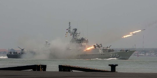 Atraksi pasukan & kendaraan tempur meriahkan HUT TNI di Surabaya