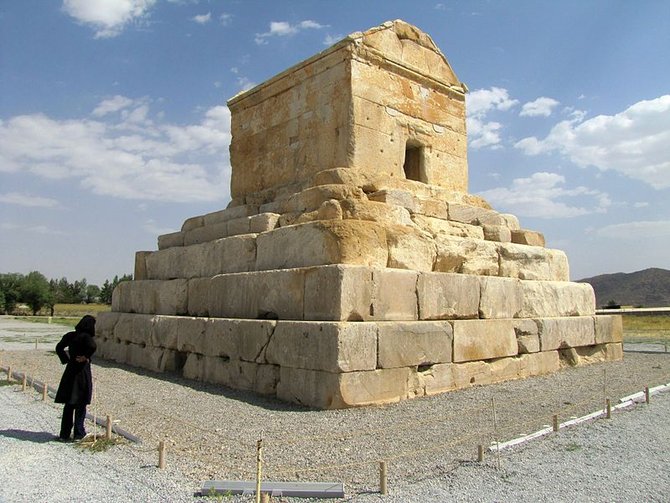 Lempengan Di Dunia Makam raja Persia ini konon bangunan tahan gempa tertua di Lempengan Di Dunia Makam raja Persia ini konon bangunan tahan gempa tertua di