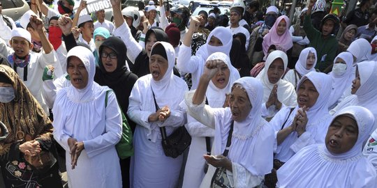 Ibu-ibu FUI bercadar: Kita nggak takut Ahok, kita mayoritas!