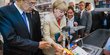 Mengintip gaya Angela Merkel belanja di pasar swalayan