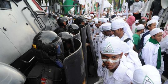 depan dprd dki fui teriaki ahok pki rev1