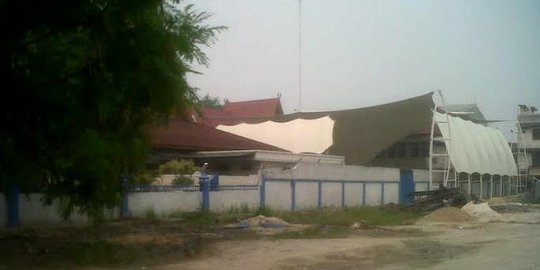 Ditanya soal tenda Rp 2 M, wali kota Pekanbaru curhat atap bocor