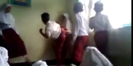 Video anak SD siksa temannya beredar di Youtube