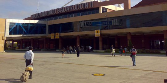 Bandara Palembang lumpuh karena asap, 1.000 penumpang terlantar