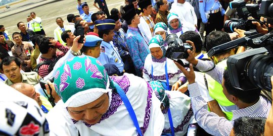 Kabut asap juga bikin pesawat haji telat mendarat di Palembang