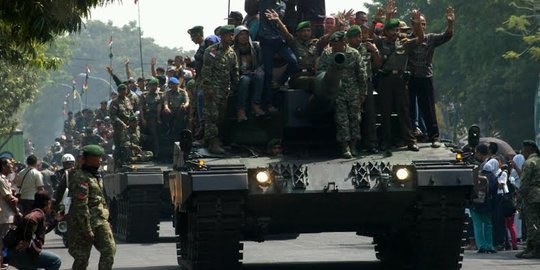 Analisa Jokowi Tank Leopard akan hancurkan jalan tak terbukti