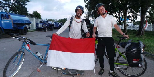 Ini 2 WNI yang nekat gowes ke Myanmar demi dukung Evan Dimas dkk