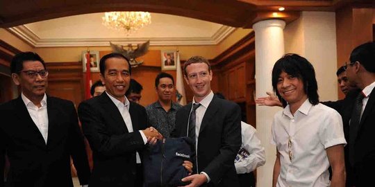 menjadikan jokowi contoh baik mencitrakan diri lewat jejaring sosial rev3