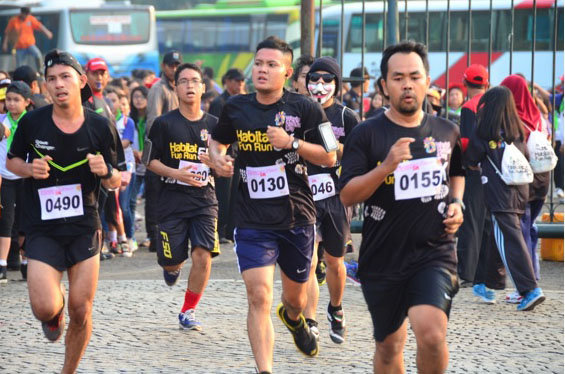 antusiasme masyarakat ikut habitat day fun run 5k 2014