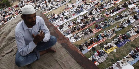 Dilanda kekeringan, ribuan warga Palembang salat minta hujan