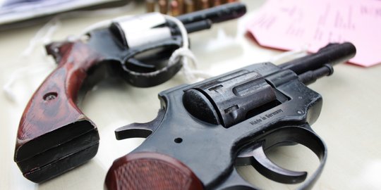 Ahok: Pistol revolver polisi sering macet, diganti saja