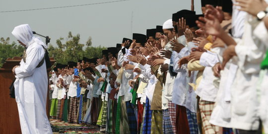 Kekeringan parah,ratusan siswa di Klaten gelar salat minta hujan