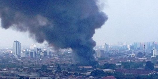 Ratusan rumah di Matraman terbakar, 2 unit Damkar diterjunkan