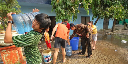 Krisis air, warga Semarang tempuh jalan terjal menuju mata air