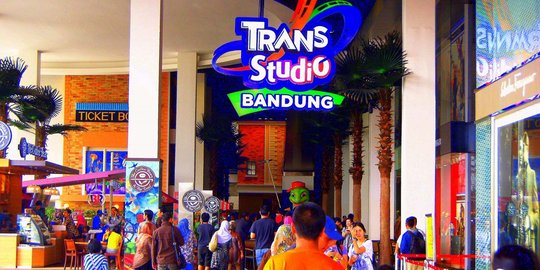 Trans Studio Bandung terbakar akibat tepercik kembang api