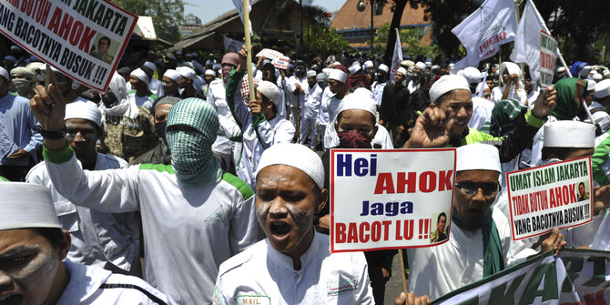 ahok gubernur dilantik baru Ahok air kabur demo sudah  sebut disemprot saat FPI merdeka.com