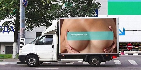 Iklan payudara picu 517 kecelakaan dalam sehari di Moskow