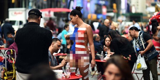 Bebasnya New York, wanita leluasa body painting di depan umum