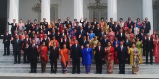 Jelang lengser, SBY foto bersama para menteri di Istana