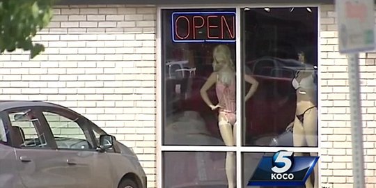 manekin seksi sebabkan delapan kecelakaan di amerika rev4