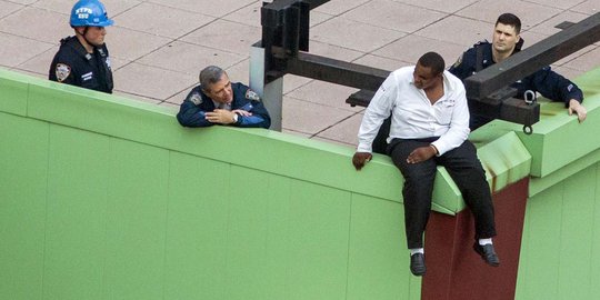 Aksi percobaan bunuh diri di Times Square gegerkan New York