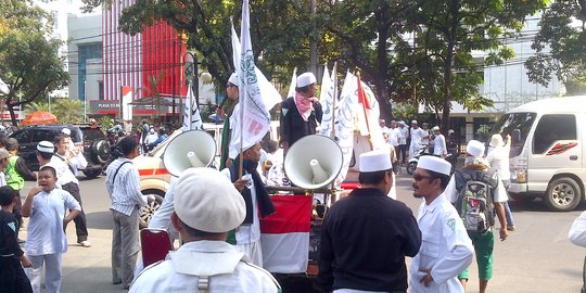 Kembali demo, massa FPI caci maki Ahok