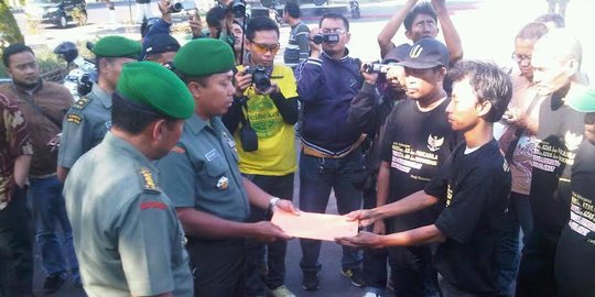 Tolak referendum Papua, ratusan pemuda geruduk Kodam V Brawijaya