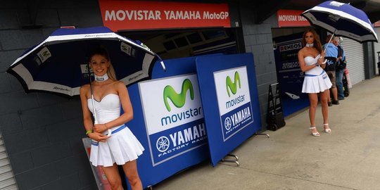 Gaya seksi para gadis payung hiasi MotoGP Australia