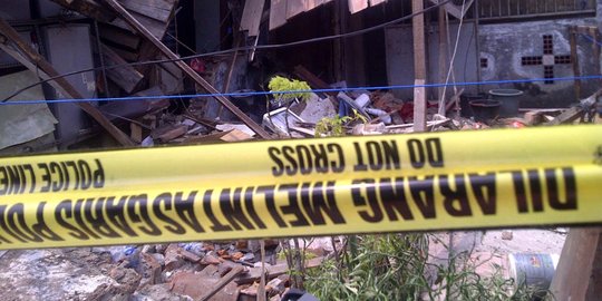 Rumah tiga lantai dihuni 20 orang di Setiabudi roboh