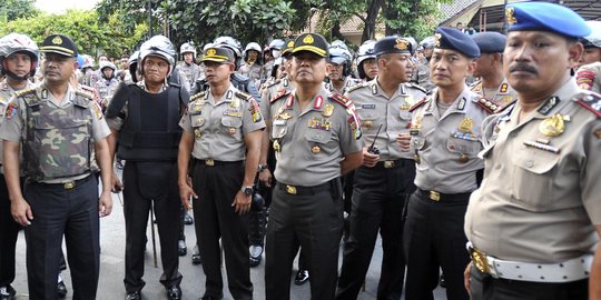 Pesta rakyat, polisi tak bersenpi amankan pelantikan Jokowi-JK