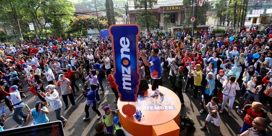 Pagi-pagi disko ramaikan Car Free Day Dago