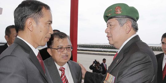 Jokowi berdasi merah, SBY berdasi biru