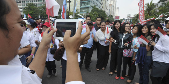 Jelang kirab, massa pendukung Jokowi-JK berkumpul di Bundaran HI
