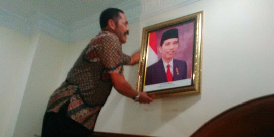 Wali kota Solo langsung ganti foto SBY dengan foto Jokowi