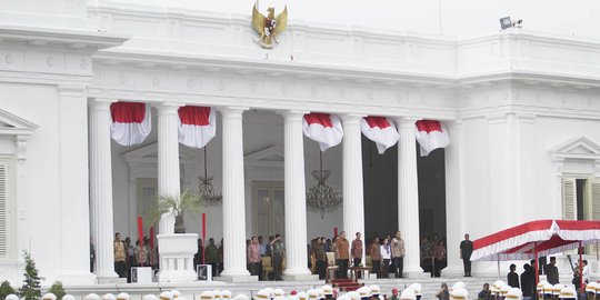 Jelang upacara penyambutan Jokowi, rakyat mulai padati Istana