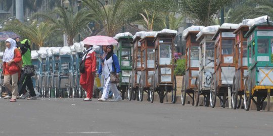 Warga makan gratis, pedagang bakso dibayar Rp 350.000 seharian