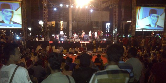 Syukuran Jokowi, relawan penuhi Lapangan Simpang 5 Semarang