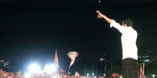 warga di pagar monas rev2
