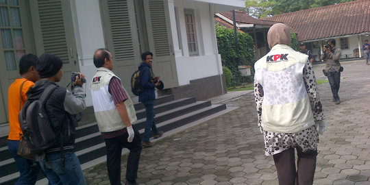 KPK geledah rumah mantan gubernur Papua di Bintaro