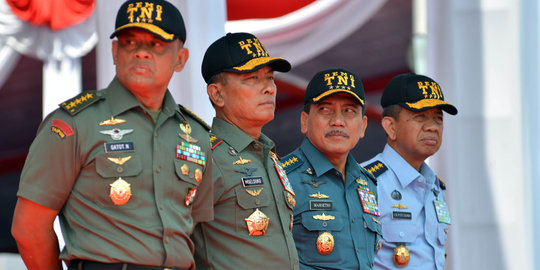 Jelang pengumuman nama menteri, Jokowi didatangi para jenderal