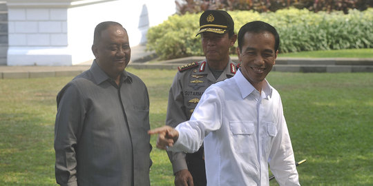 Jadi presiden, Jokowi masih angkat kaki microphone sendiri