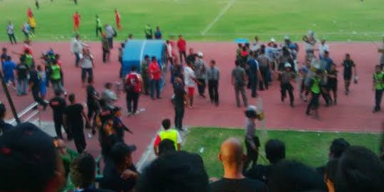 Pertandingan Persis Solo vs Martapura FC berakhir rusuh